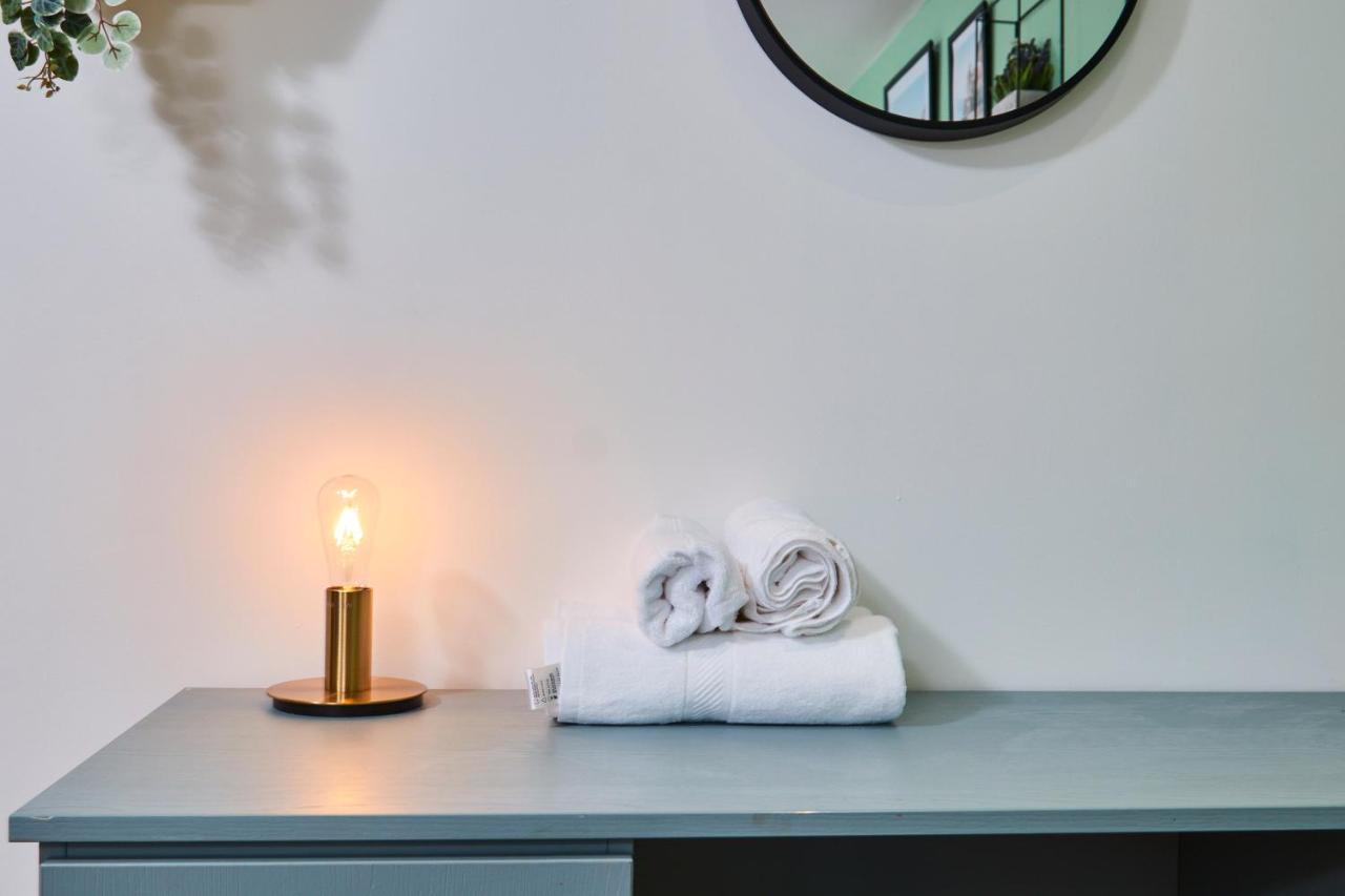 Stunning City Centre 3 Bed, 3 Bath - Sleeps 8! Apartment ลีดส์ ภายนอก รูปภาพ